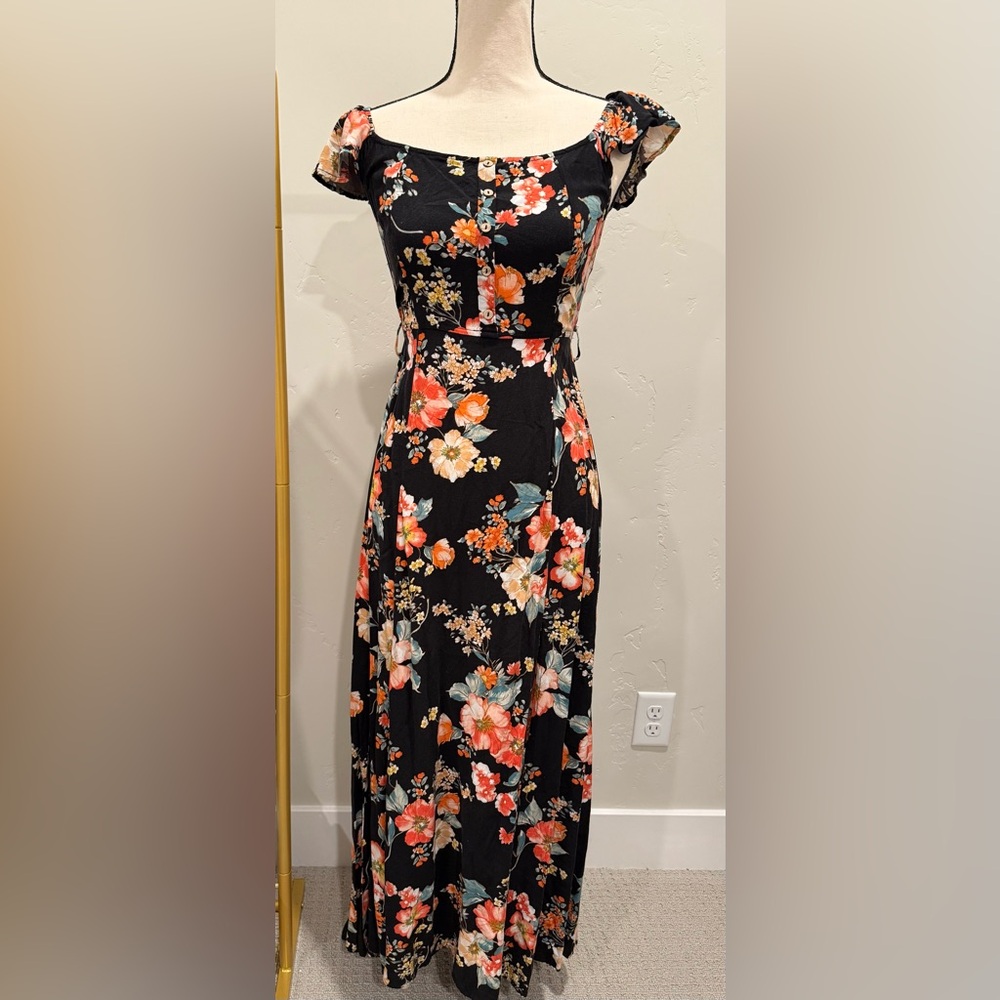 Band Of Gypsies Women's Floral Maxi Dress. Size Small.